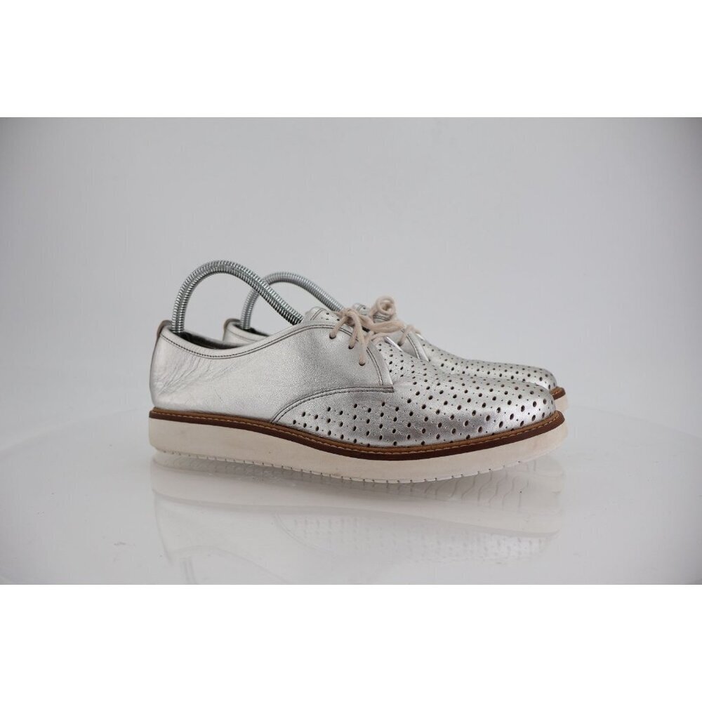 Clarks Womens Un Voltra Sneaker Size 9.5 Silver Leather Lace Up Oxford Walk Shoe